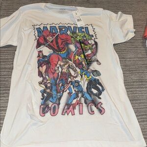 Marvel Superheroes White Graphic Tee, size M